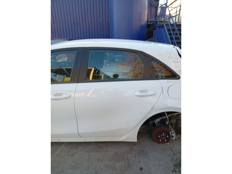 Recambio de puerta trasera izquierda para kia ceed referencia OEM IAM 77003J7000  