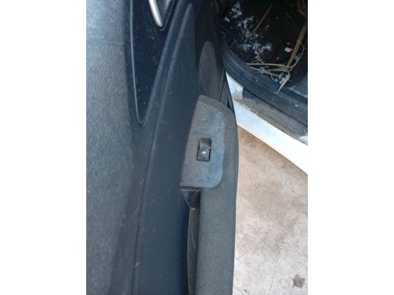 Recambio de mando elevalunas trasero izquierdo para kia ceed referencia OEM IAM 93581J7050  