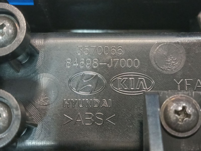 Recambio de consola central para kia xceed (cd) 1.6 gdi hybrid referencia OEM IAM 84698J7000  