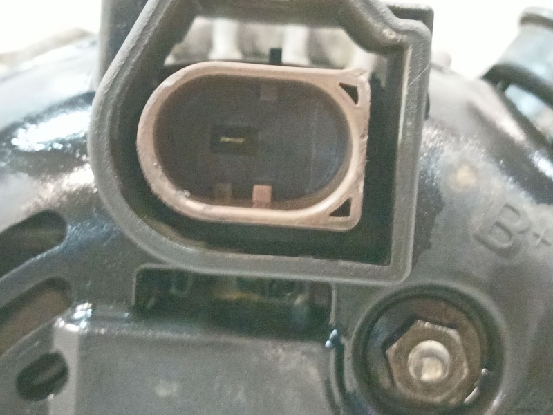 Recambio de alternador para land rover discovery iv (l319) 3.0 sdv6 4x4 referencia OEM IAM AH2210300AB 1042102420 