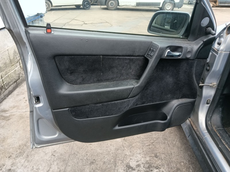 opel astra g hatchback (t98) del año 2001