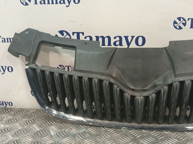 Recambio de rejilla capot para skoda fabia (5j2 ) referencia OEM IAM 5J0853668A  