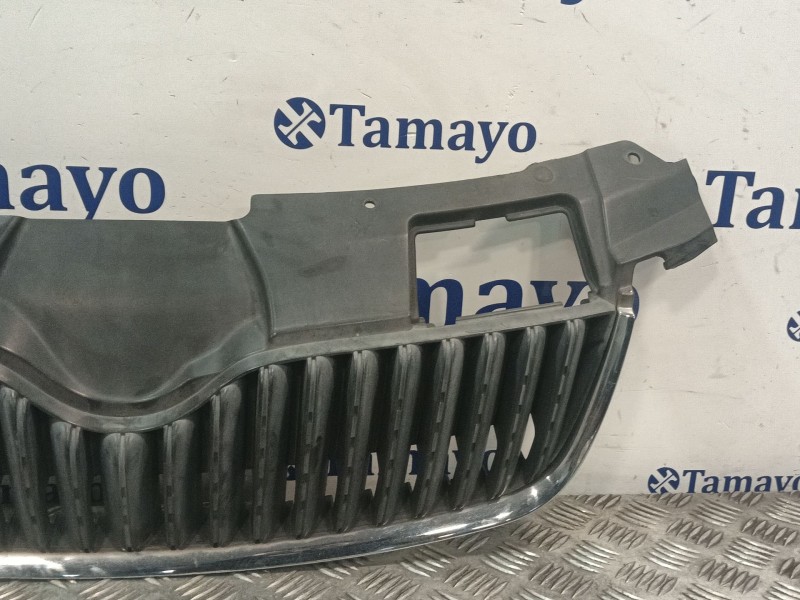 Recambio de rejilla capot para skoda fabia (5j2 ) referencia OEM IAM 5J0853668A  