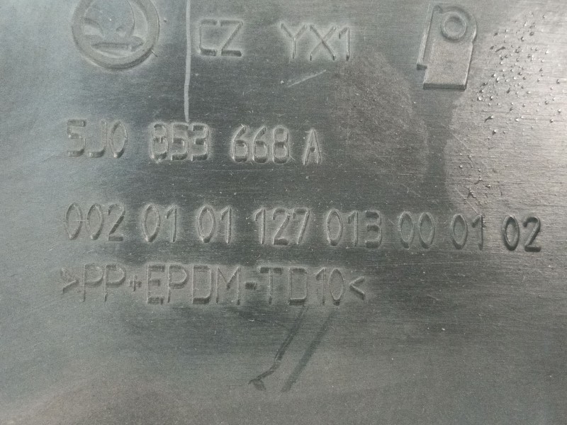 Recambio de rejilla capot para skoda fabia (5j2 ) referencia OEM IAM 5J0853668A  