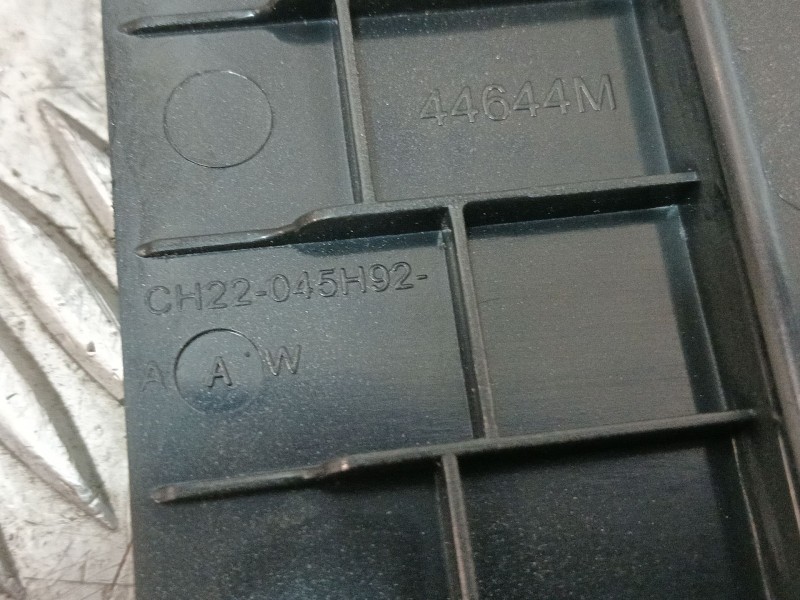 Recambio de moldura para land rover discovery iv (l319) 3.0 sdv6 4x4 referencia OEM IAM CH22045H92  