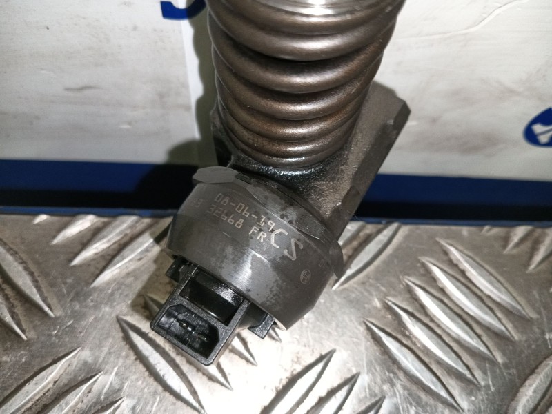 Recambio de inyector para audi a3 (8p1) 2.0 tdi referencia OEM IAM 038130073BN  