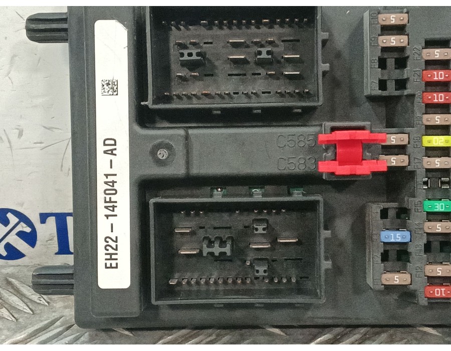 Recambio de caja reles / fusibles para land rover discovery iv (l319) 3.0 sdv6 4x4 referencia OEM IAM EH2214F041AD  