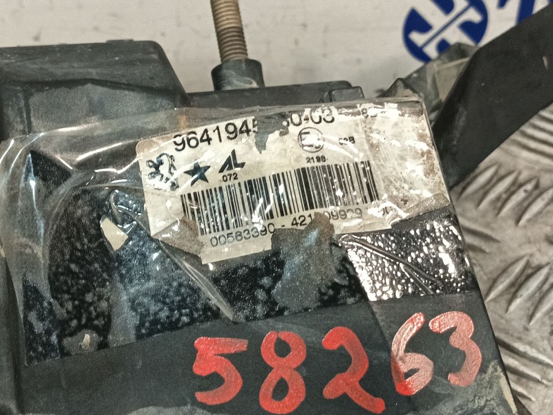 Recambio de faro antiniebla derecho para peugeot 407 sw referencia OEM IAM 9641945480  