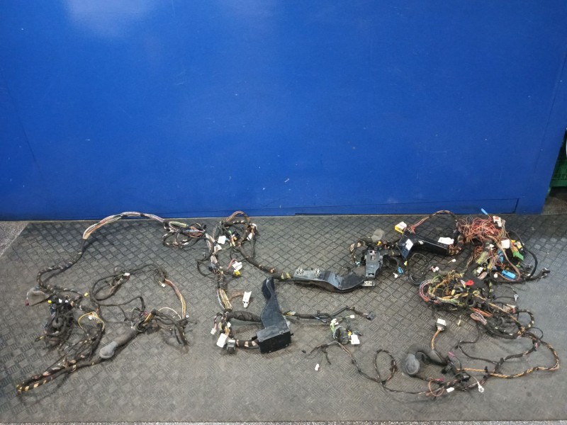Recambio de instalacion electrica salpicadero para mercedes-benz clase gla (w156) referencia OEM IAM A2465460464 A2465460800 A11