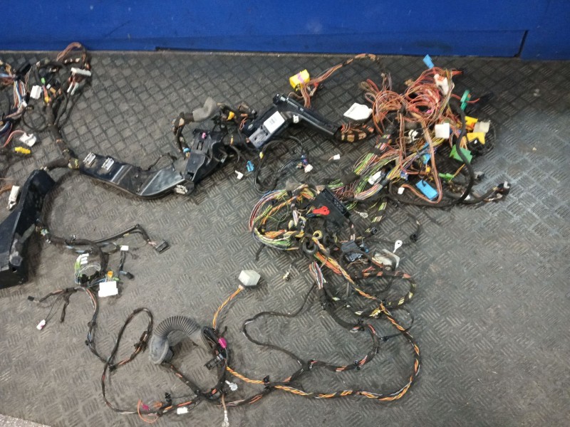 Recambio de instalacion electrica salpicadero para mercedes-benz clase gla (w156) referencia OEM IAM A2465460464 A2465460800 A11