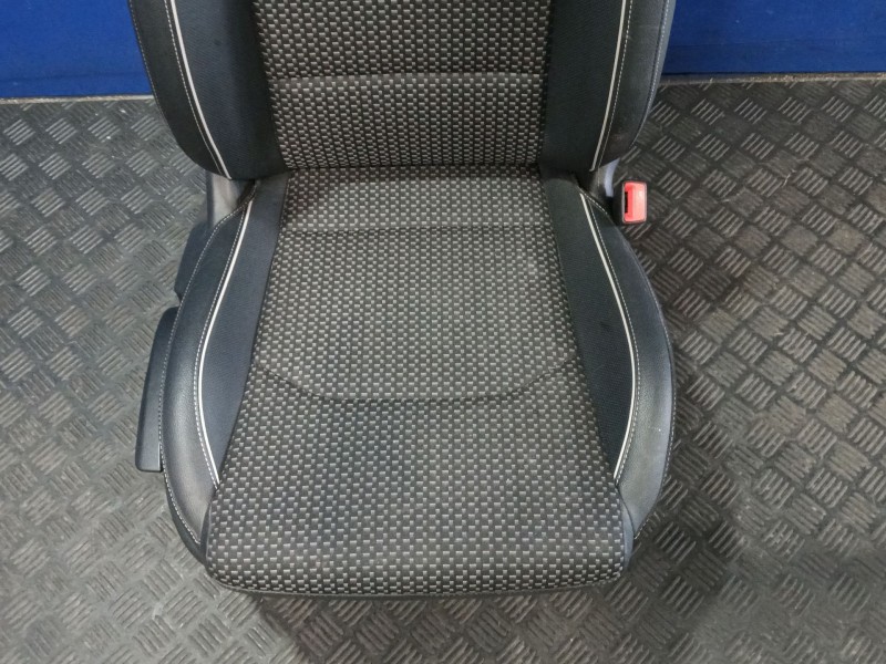 Recambio de asiento delantero derecho para kia xceed (cd) 1.6 gdi hybrid referencia OEM IAM 80620J7000  