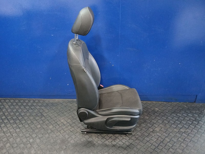Recambio de asiento delantero derecho para kia xceed (cd) 1.6 gdi hybrid referencia OEM IAM 80620J7000  