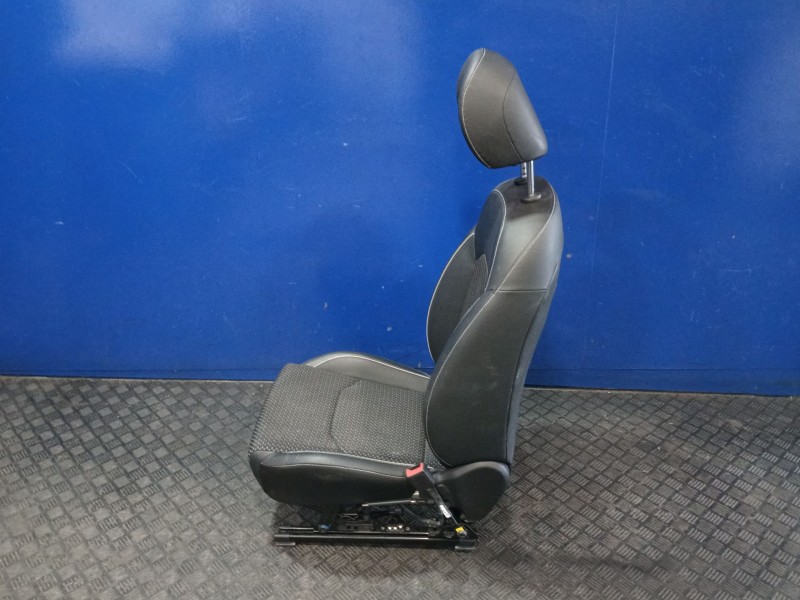 Recambio de asiento delantero derecho para kia xceed (cd) 1.6 gdi hybrid referencia OEM IAM 80620J7000  