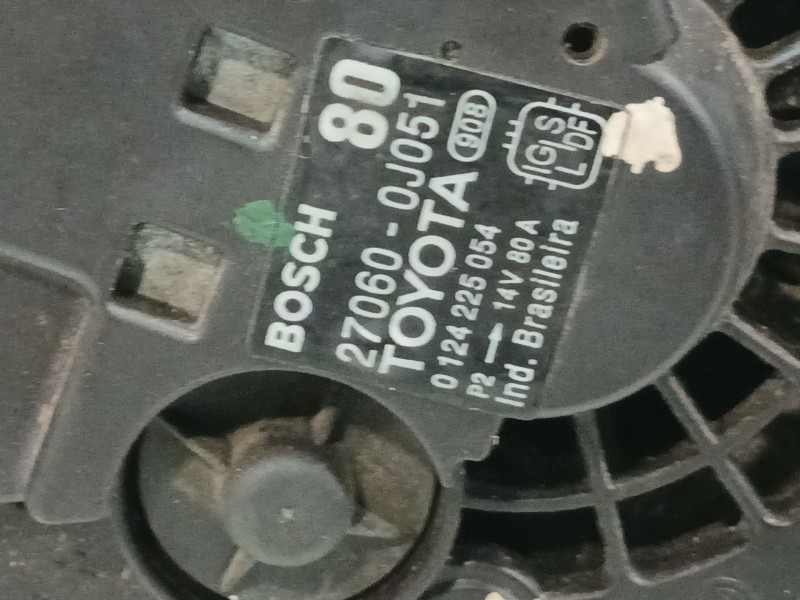 Recambio de alternador para toyota yaris (ksp9/scp9/nlp9) 1.3 cat referencia OEM IAM 270600J051  
