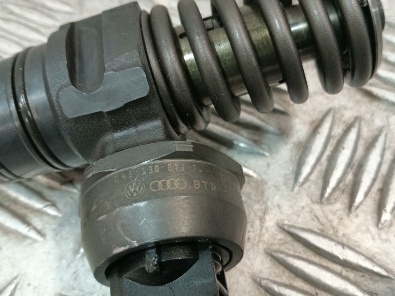 Recambio de inyector para volkswagen polo iv (9n_, 9a_) 1.4 tdi referencia OEM IAM 045130073T 0414720035 