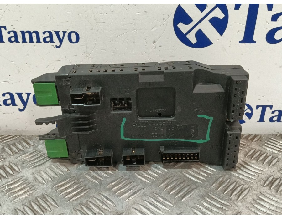 Recambio de caja reles / fusibles para mercedes-benz vito (w638) caja cerrada 2.1 cc referencia OEM IAM 00005400650  