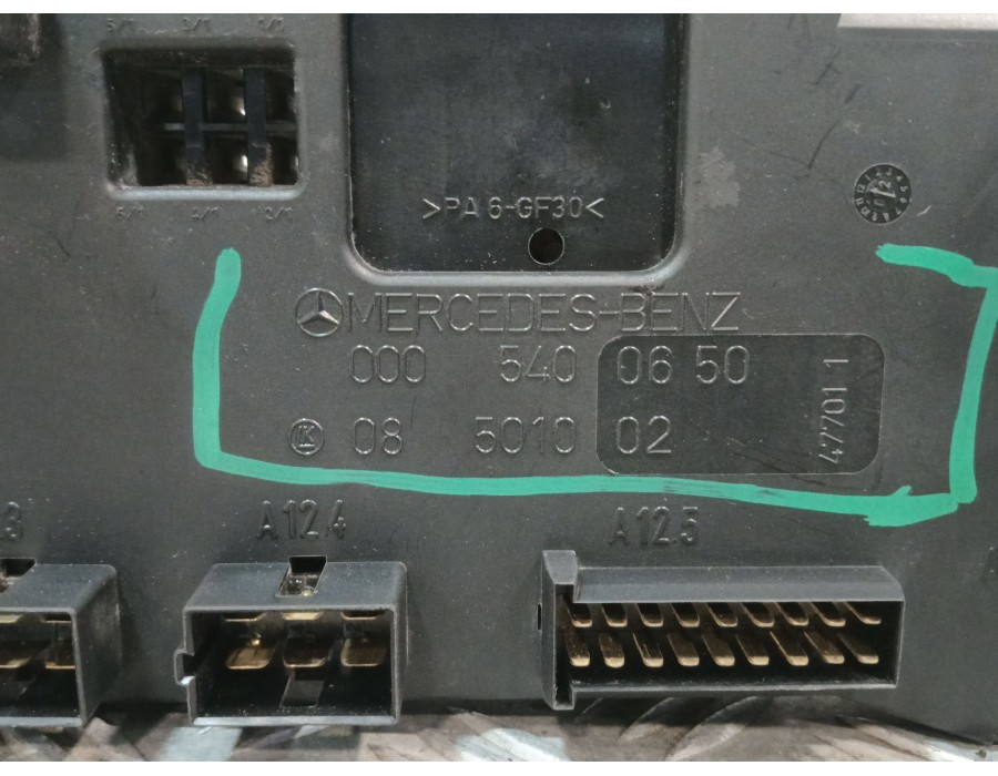Recambio de caja reles / fusibles para mercedes-benz vito (w638) caja cerrada 2.1 cc referencia OEM IAM 00005400650  