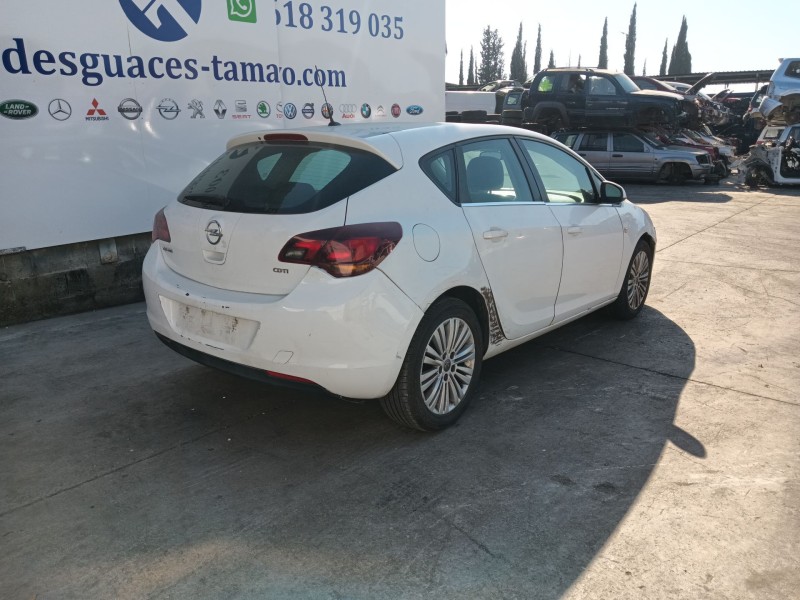 opel astra j (p10) del año 2010