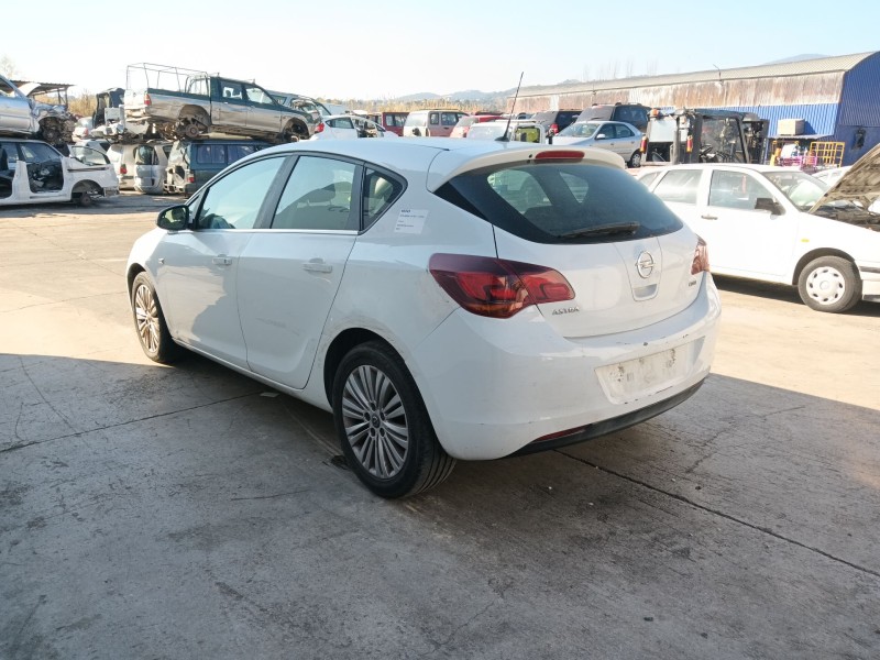 opel astra j (p10) del año 2010