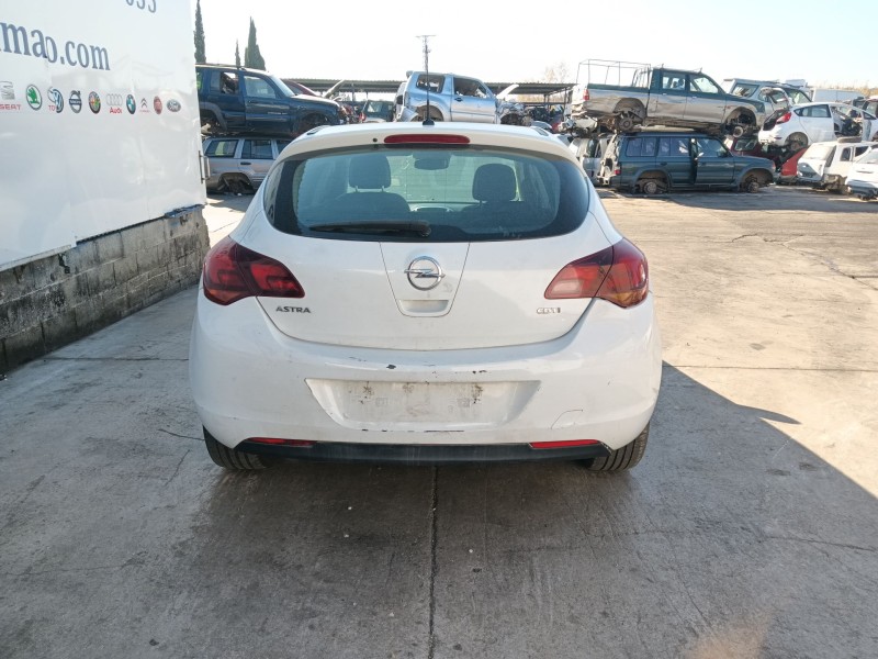 opel astra j (p10) del año 2010