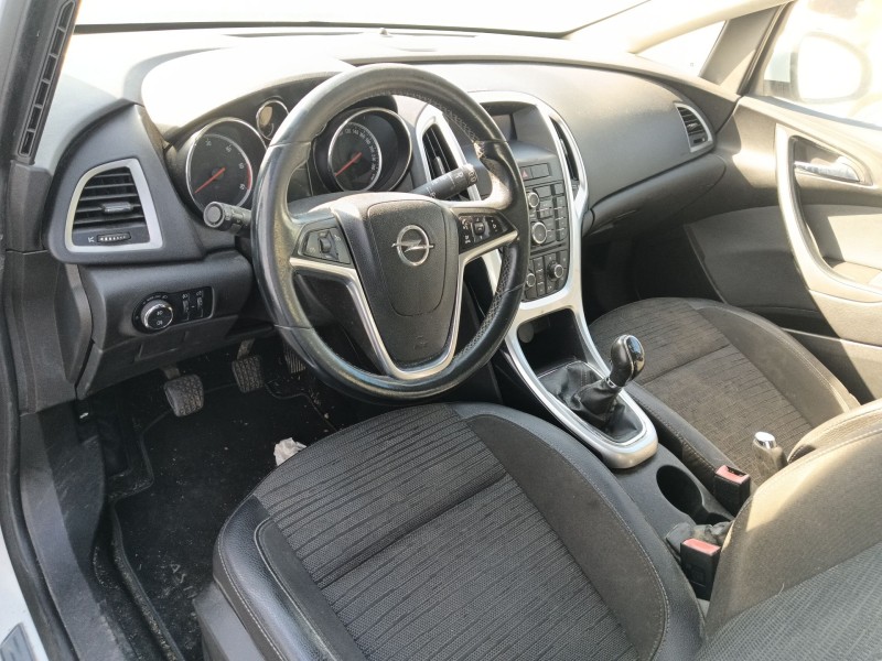 opel astra j (p10) del año 2010