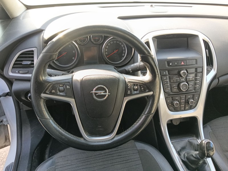 opel astra j (p10) del año 2010
