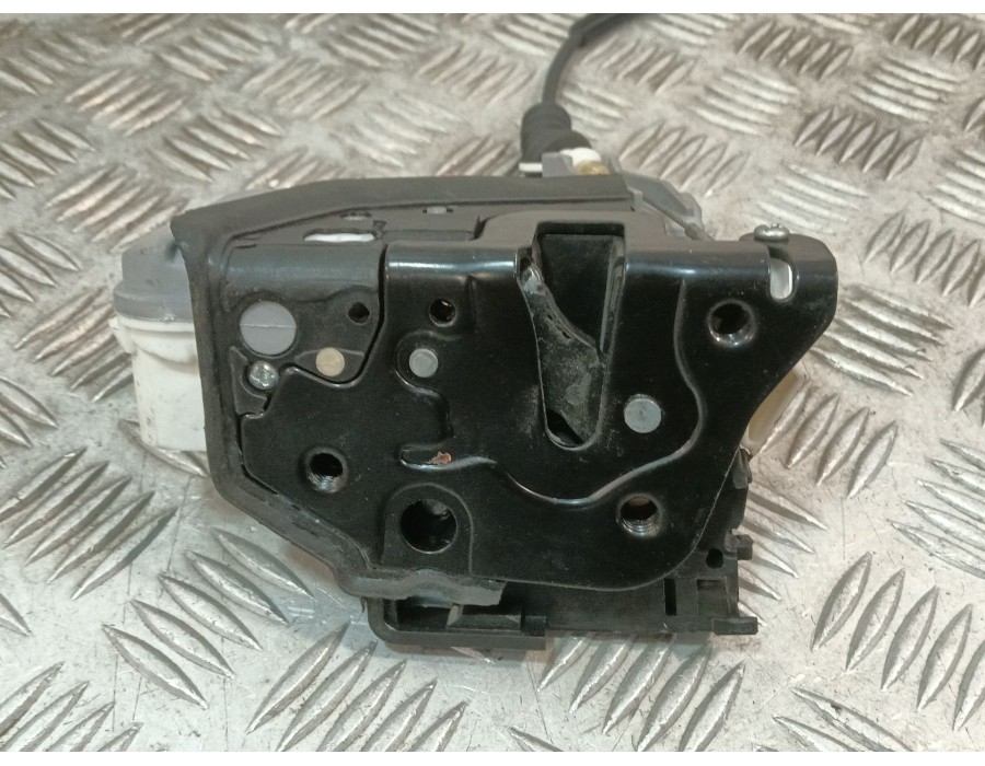 Recambio de cerradura puerta delantera izquierda para volkswagen passat b7 variant (365) 2.0 tdi referencia OEM IAM 660266  