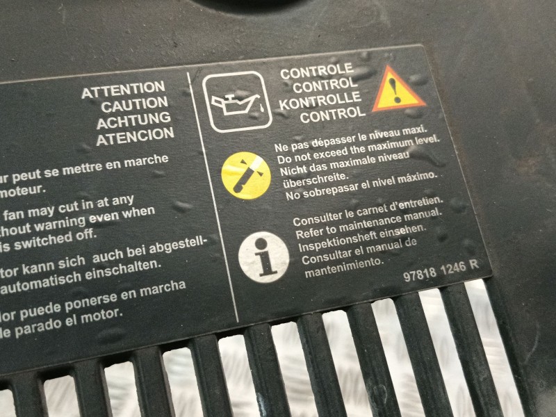 Recambio de rejilla delantera para dacia logan ii tce 90 referencia OEM IAM 623103971R  