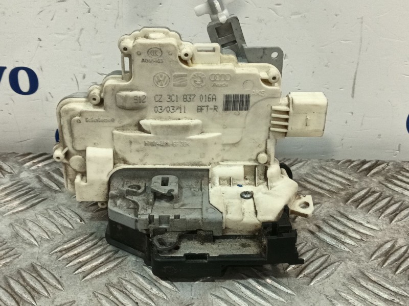 Recambio de cerradura puerta delantera derecha para volkswagen passat b7 variant (365) 2.0 tdi referencia OEM IAM CZ3C1837016A  