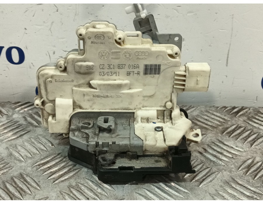 Recambio de cerradura puerta delantera derecha para volkswagen passat b7 variant (365) 2.0 tdi referencia OEM IAM CZ3C1837016A  