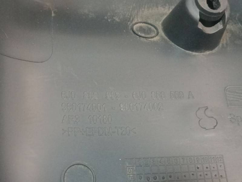 Recambio de moldura para seat ibiza iv (6j5, 6p1) 1.6 tdi referencia OEM IAM 6J0858559A 960174001 960174002
