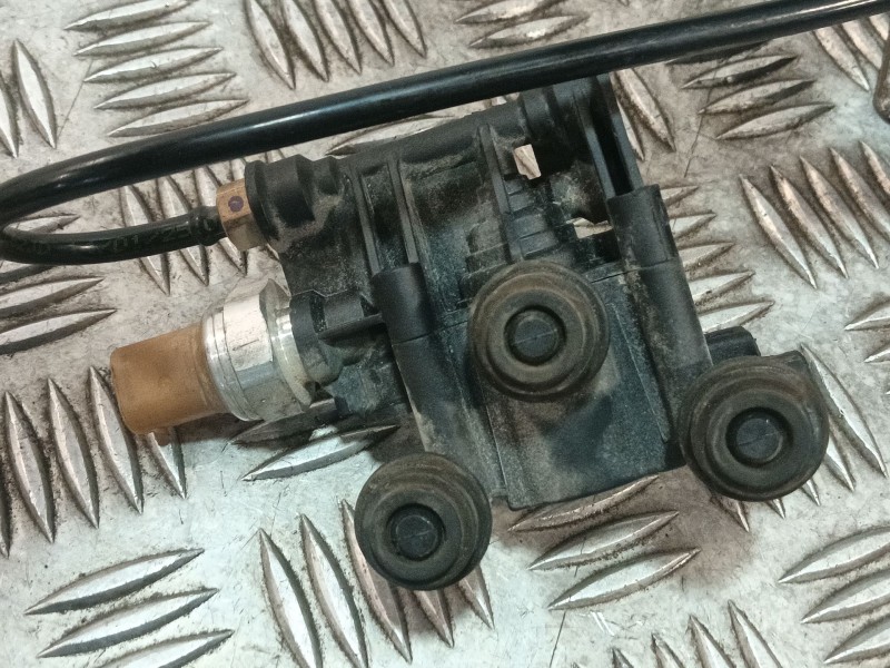 Recambio de bomba suspension para land rover discovery iv (l319) 3.0 sdv6 4x4 referencia OEM IAM BH3219G525DC  