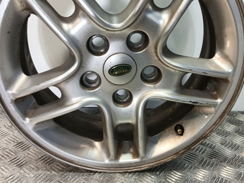 Recambio de llanta para land rover discovery iii (l319) 2.7 td 4x4 referencia OEM IAM 582MNH  