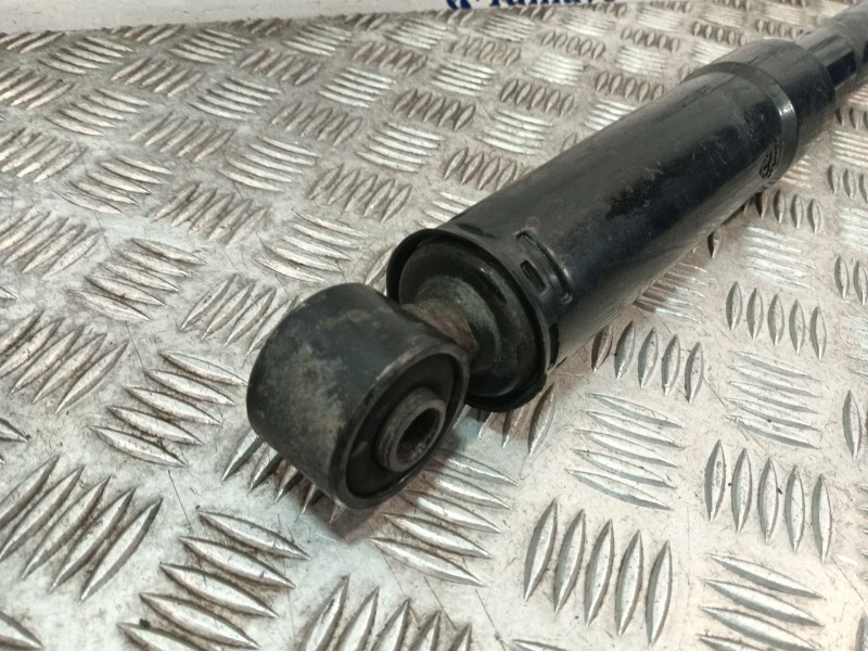 Recambio de amortiguador trasero izquierdo para hyundai h350 furgoneta 2.5 crdi referencia OEM IAM 5530059000  