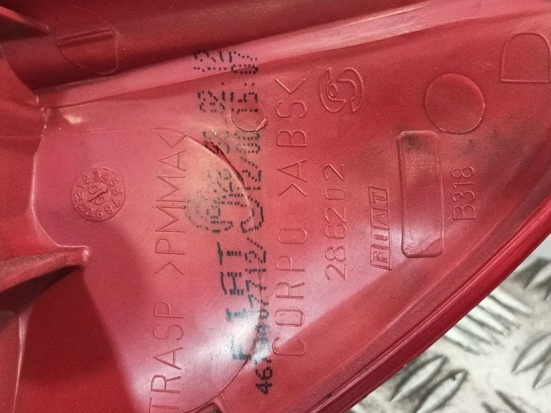 Recambio de piloto trasero derecho para fiat punto berlina (188) 1.2 16v cat referencia OEM IAM 286202  