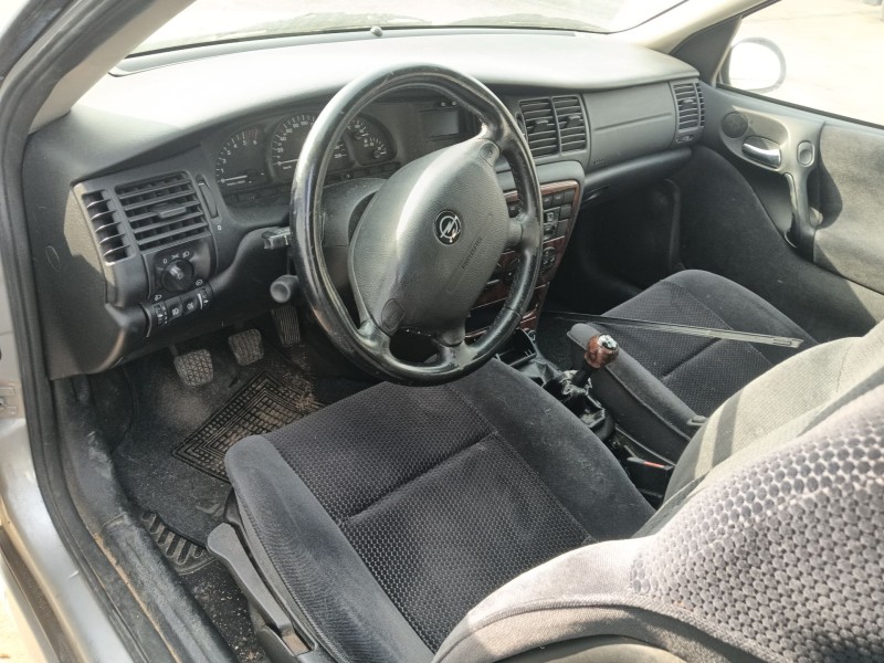 opel vectra b hatchback (j96) del año 2001