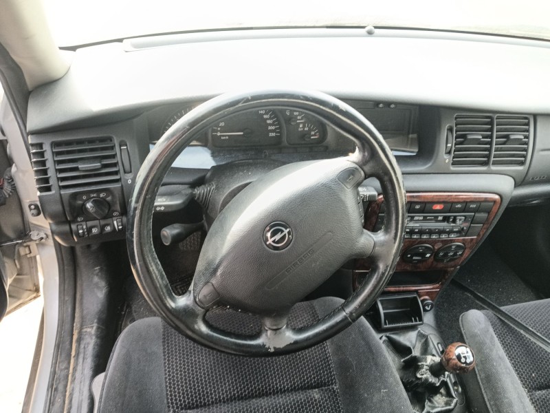 opel vectra b hatchback (j96) del año 2001