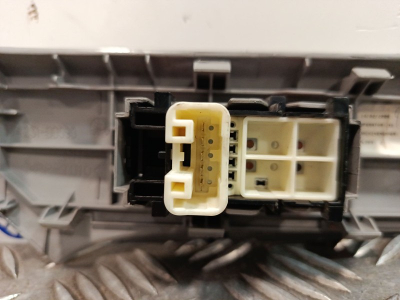 Recambio de maneta elevalunas delantera derecha para toyota yaris (_p9_) 1.4 d-4d (nlp90_) referencia OEM IAM 742310D090  
