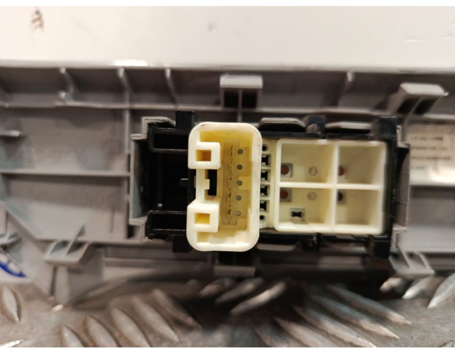 Recambio de maneta elevalunas delantera derecha para toyota yaris (_p9_) 1.4 d-4d (nlp90_) referencia OEM IAM 742310D090  