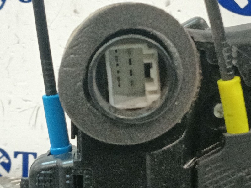Recambio de cerradura puerta delantera derecha para toyota auris (_e18_) 1.3 (nre180_) referencia OEM IAM A046693  