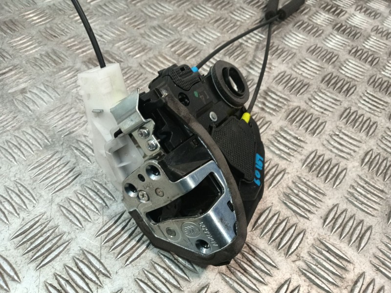 Recambio de cerradura puerta delantera derecha para toyota auris (_e18_) 1.3 (nre180_) referencia OEM IAM A046693  