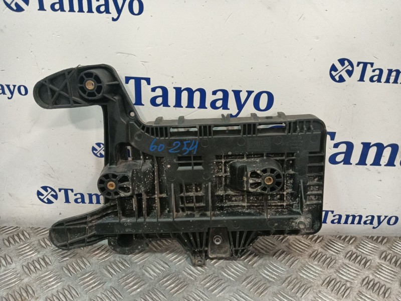 Recambio de soporte bateria para volkswagen golf v (1k1) 2.0 tdi referencia OEM IAM 1K0915333C  
