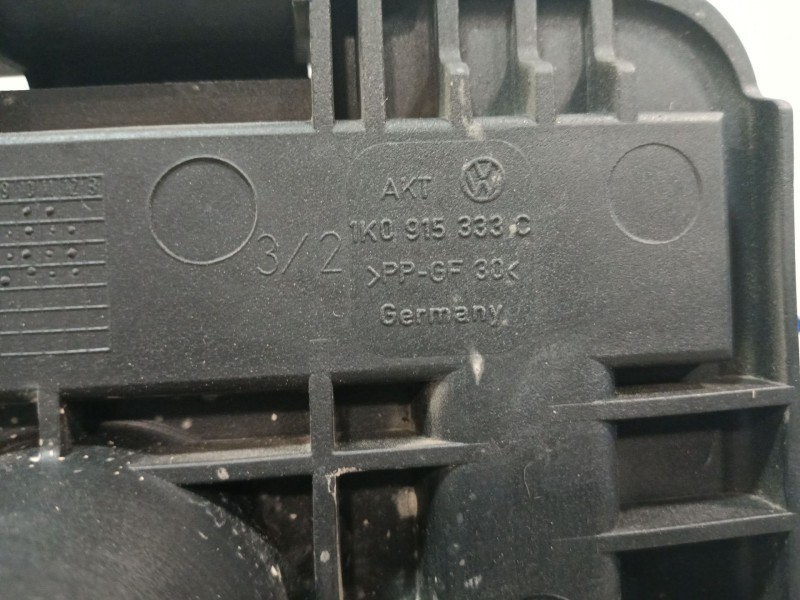 Recambio de soporte bateria para volkswagen golf v (1k1) 2.0 tdi referencia OEM IAM 1K0915333C  