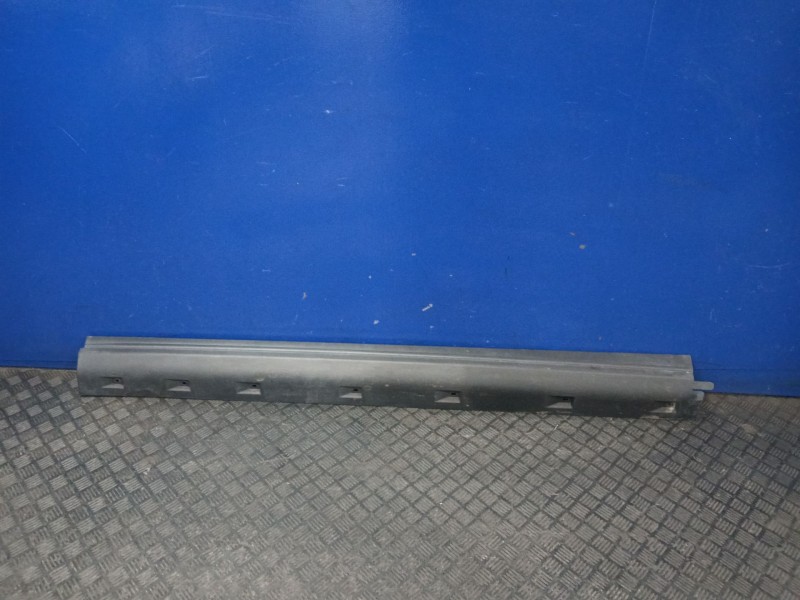 Recambio de spoiler talonera derecha para land rover discovery iv (l319) 3.0 sdv6 4x4 referencia OEM IAM DDJ00024  