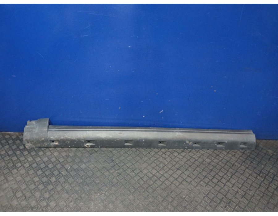 Recambio de spoiler talonera izquierda para land rover discovery iv (l319) 3.0 sdv6 4x4 referencia OEM IAM DDJ00025  