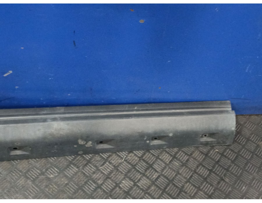 Recambio de spoiler talonera izquierda para land rover discovery iv (l319) 3.0 sdv6 4x4 referencia OEM IAM DDJ00025  