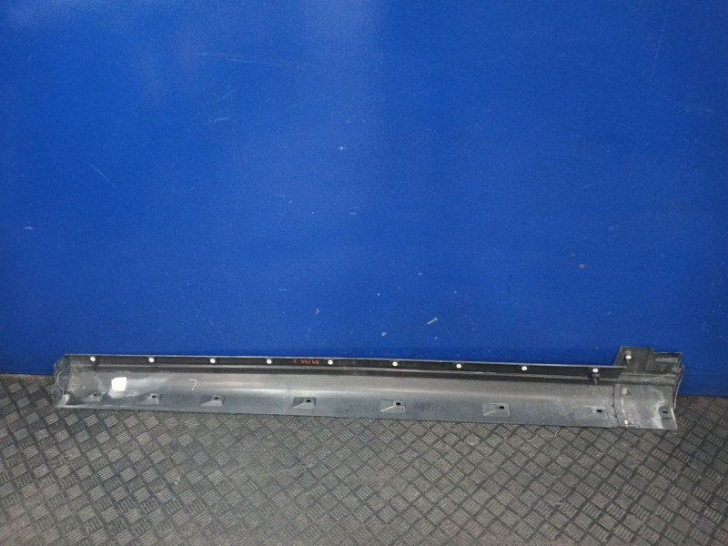 Recambio de spoiler talonera izquierda para land rover discovery iv (l319) 3.0 sdv6 4x4 referencia OEM IAM DDJ00025  