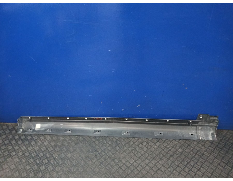 Recambio de spoiler talonera izquierda para land rover discovery iv (l319) 3.0 sdv6 4x4 referencia OEM IAM DDJ00025  