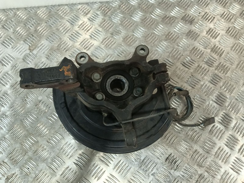 Recambio de mangueta delantera izquierda para nissan juke (f15) kuro referencia OEM IAM 400151KK0H  