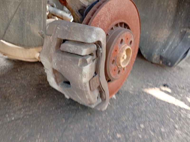 Recambio de pinza freno delantera izquierda para volvo xc90 2.5 20v turbo cat referencia OEM IAM 8602857  
